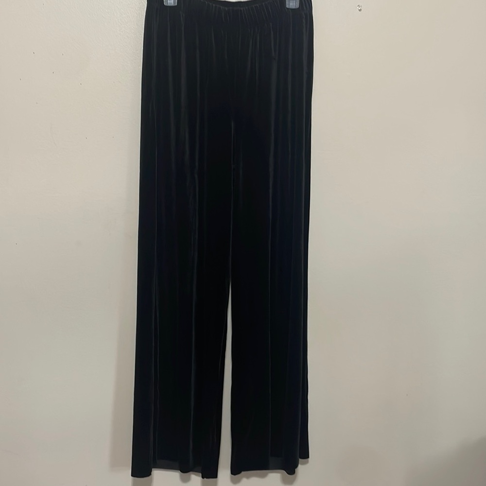 🎀 NEW Zenana Black Velour Flare Pants